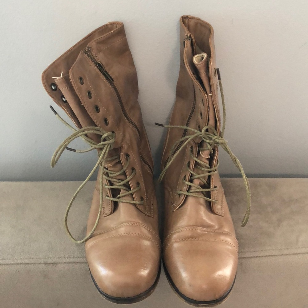 TAN COMBAT BOOTS